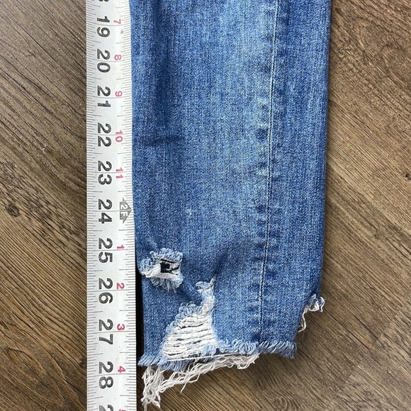 American Eagle Women’s Distressed Highest Rise Jegging, size 4 - Picture 10 of 13